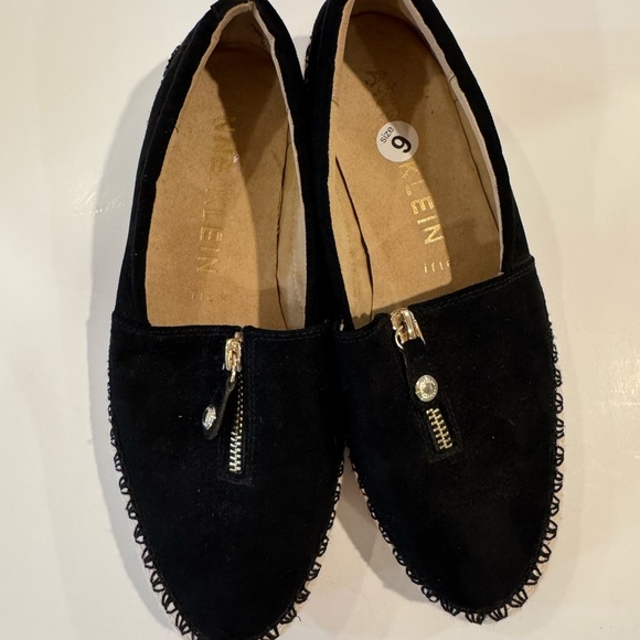Anne Klein Black and Cream Flats - Picture 3 of 8